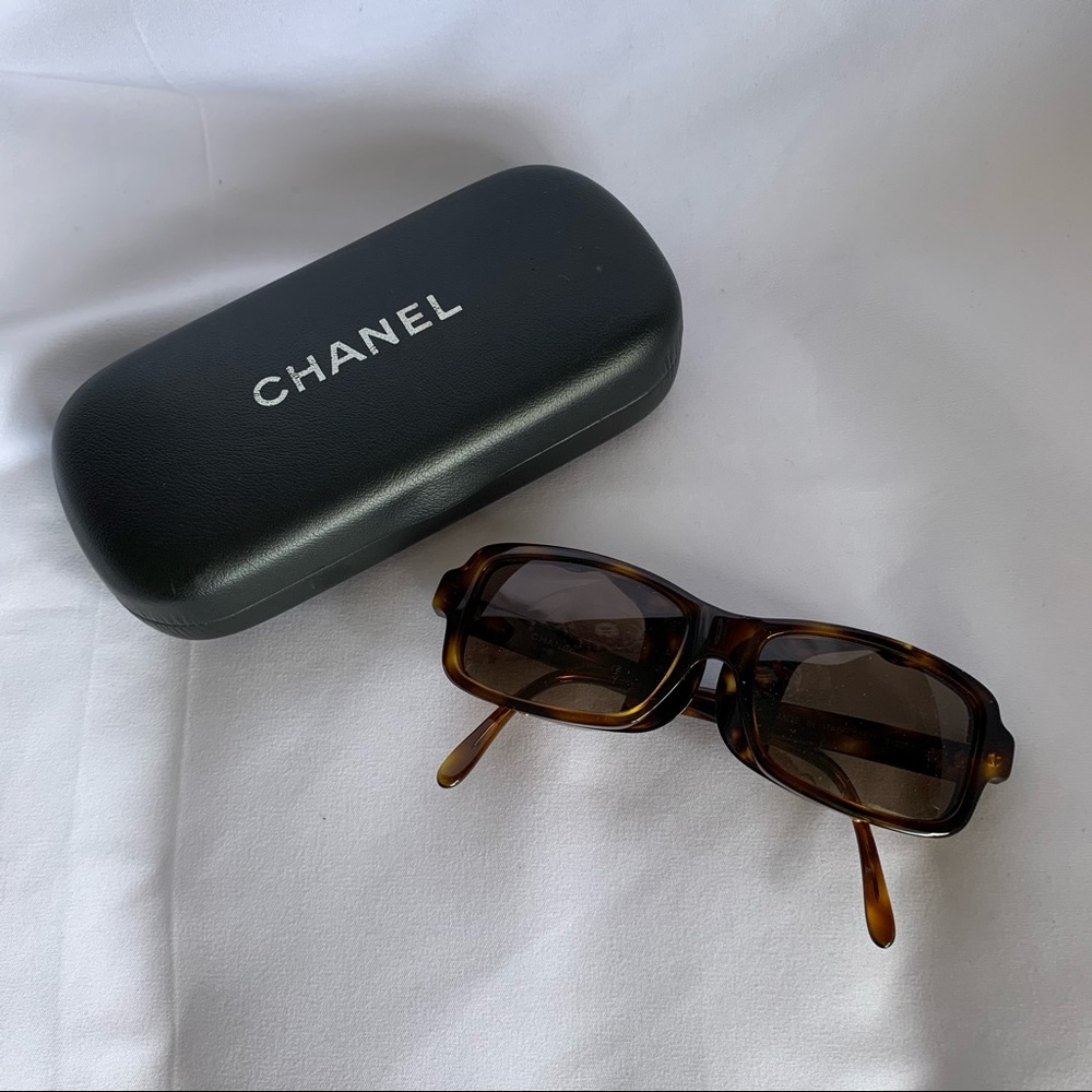 CHANEL Women’s Tortoise Shell Sunglasses